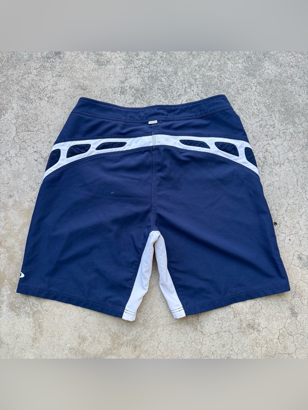 Vintage Y2K OAKLEY Board Shorts Swim Trunks Blue White Size 38 - Picture 6 of 10